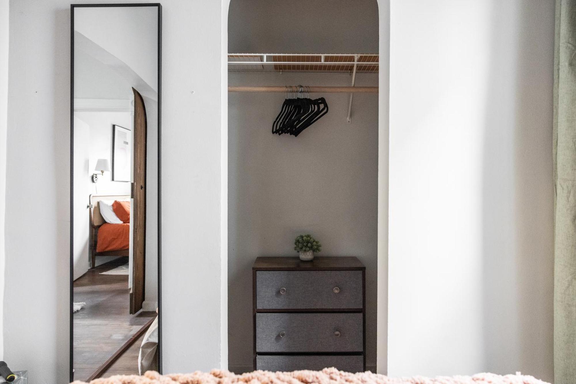 דירות קליבלנד Mid-Century Modern Retreat In Little Italy מראה חיצוני תמונה