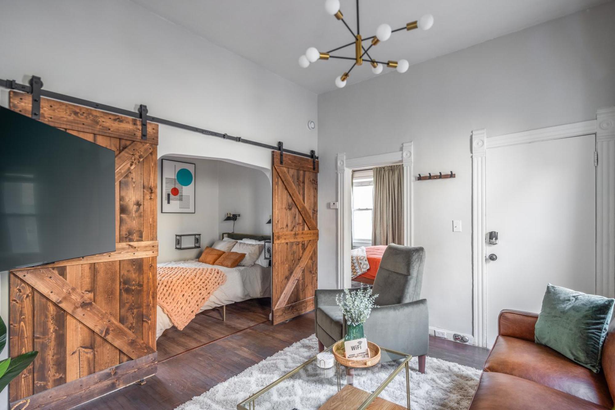 דירות קליבלנד Mid-Century Modern Retreat In Little Italy מראה חיצוני תמונה